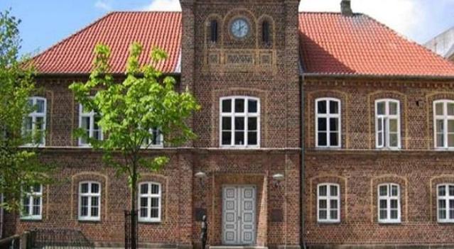 Det gamle Rådhus i Holstebros gågade fungerede i mange år som både rådhus, retsbygning og arrest